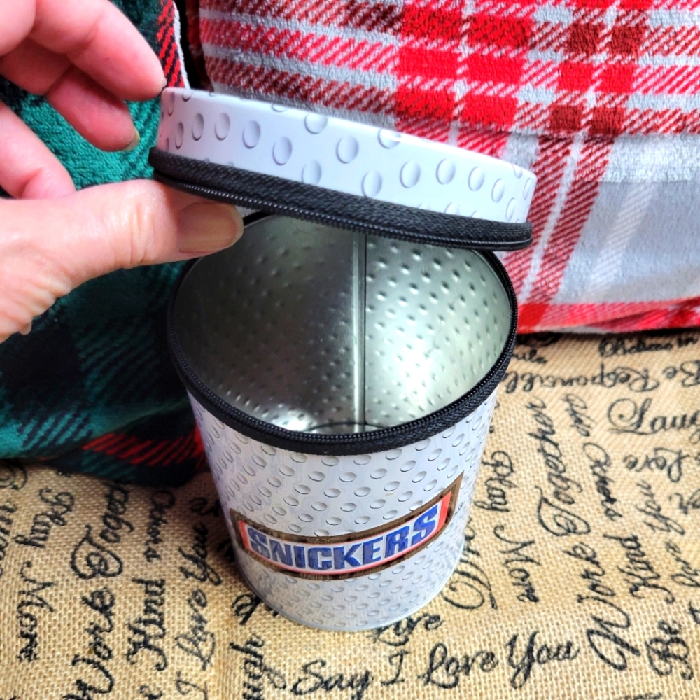 Vintage 2004 snickers golf zipper tin very cute used condition